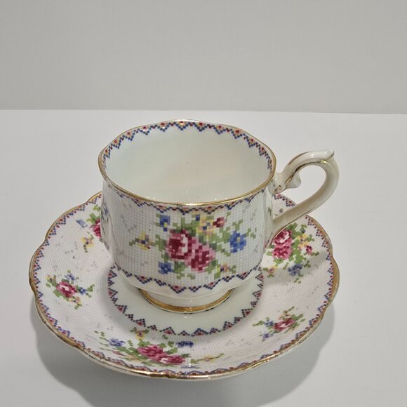 Royal Albert - Petit Point Vintage Tea Cup & Saucer Set - Picture 2 of 6